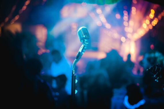 Animation de Soirée Karaoke pour soirées particuliers ou entreprises par Eclipse Animations sur Nantes 44 Pays de Loire
